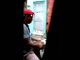 Lo pillaron con la enana del pueblo