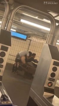 WTF – Video porno viral singando En La Estacion Del Metro
