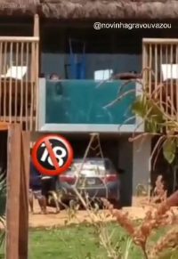 Video porno filtrado de jovencita follando en piscina de vidrio