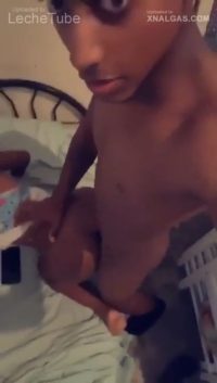 Jovencito dominicano se graba singando con cuero y ella no se das cuenta