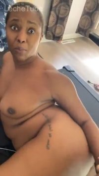 Negra culona follada duro en el sofa