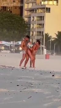 Pinches cabrones como se cogen en plenas playa