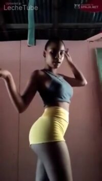 Angelica La De Los Gallos le tira a su amiga de que ella tiene el toto grandes