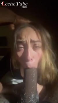 Latina chupando una enorme polla negra bbc