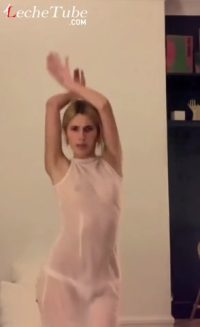 Hermosa rubia bailando videos y películas porno italianas