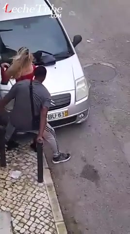 Pareja grabada follando duro en la calle