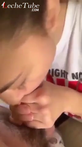 Chupando la polla gorda de mi cuñado