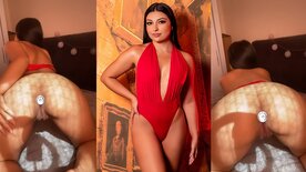 Culona bia martins con un plug anal en el culo