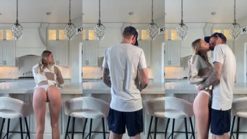 Emma hix follando en la sala con su mejor amigo