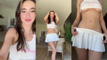 Natalie roush se graba para onlyfans desnudandose