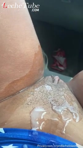 Helida silva mostrando su coño con semen