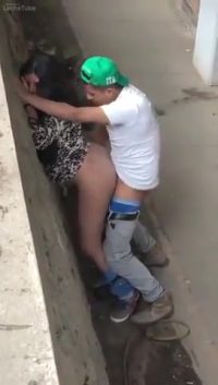 Follando con la vecina en el callejon