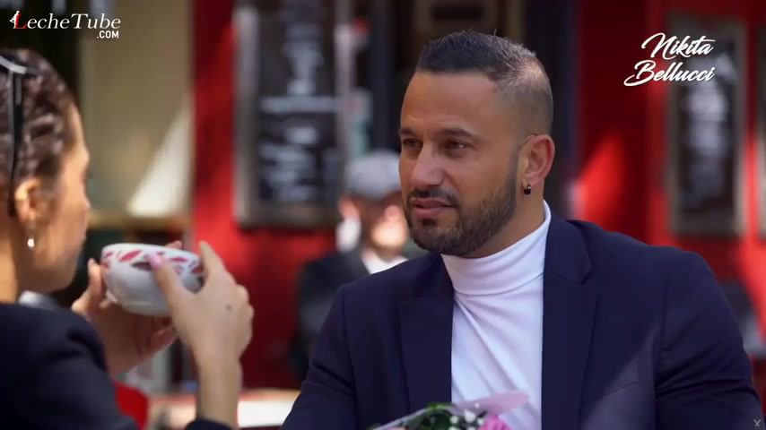 Nikita bellucci se masturba después de su cita erótica