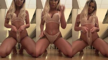 Lucy holland mostrando su lenceria nueva